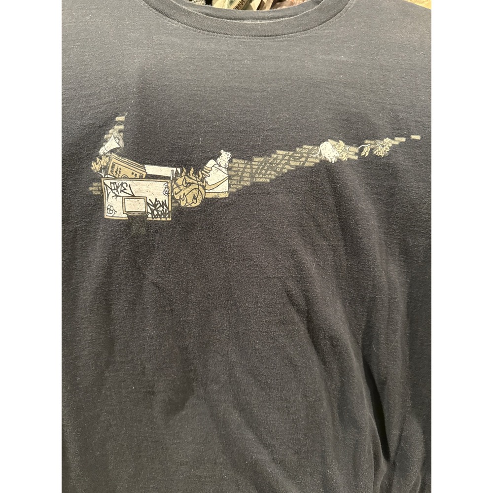 Nike‎ Mens Graphic Swoosh T-Shirt Black Street Art Basketball Crewneck Size M